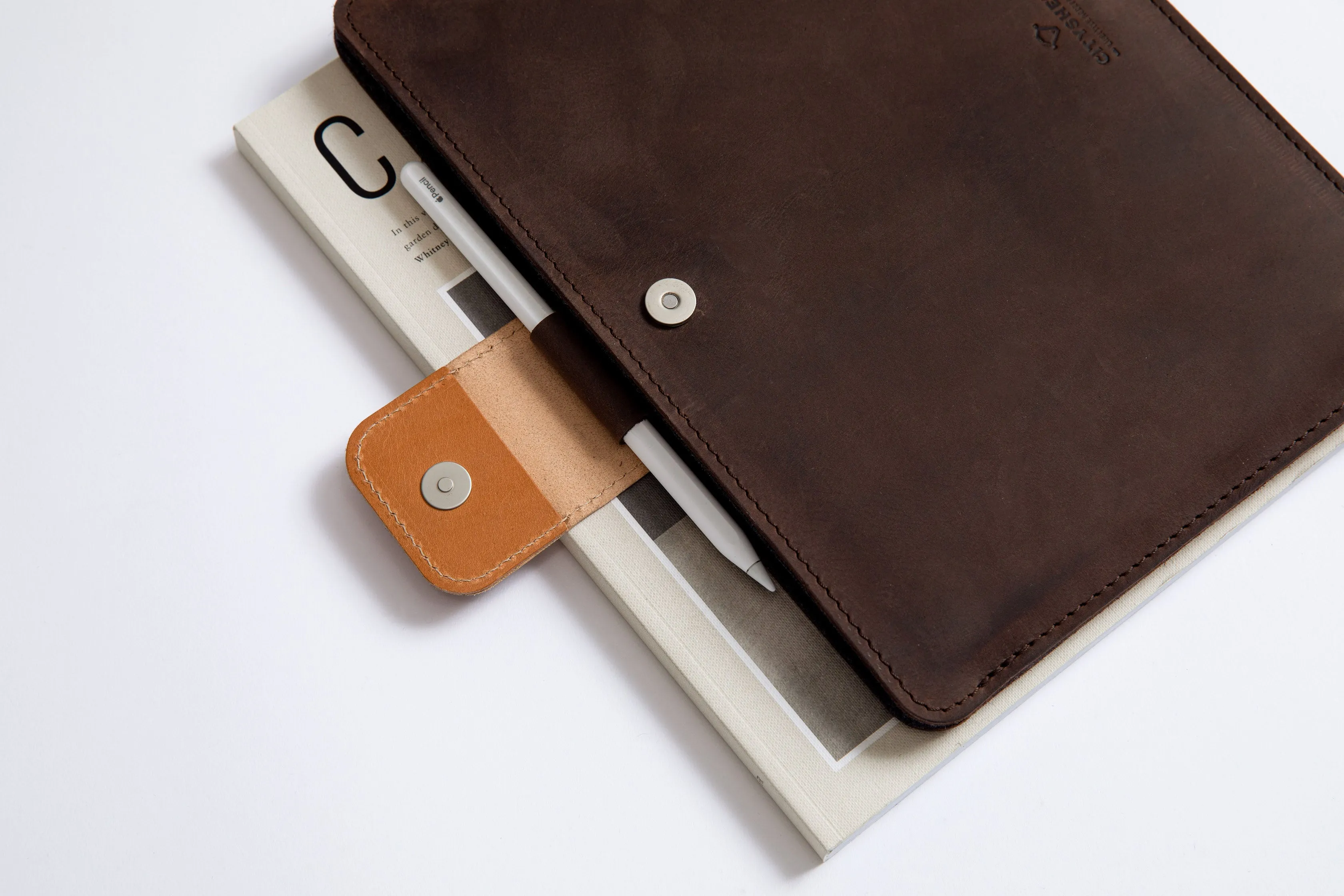 Leather MacBook Sleeve KEEP IT SNUG/ Oak Brown/