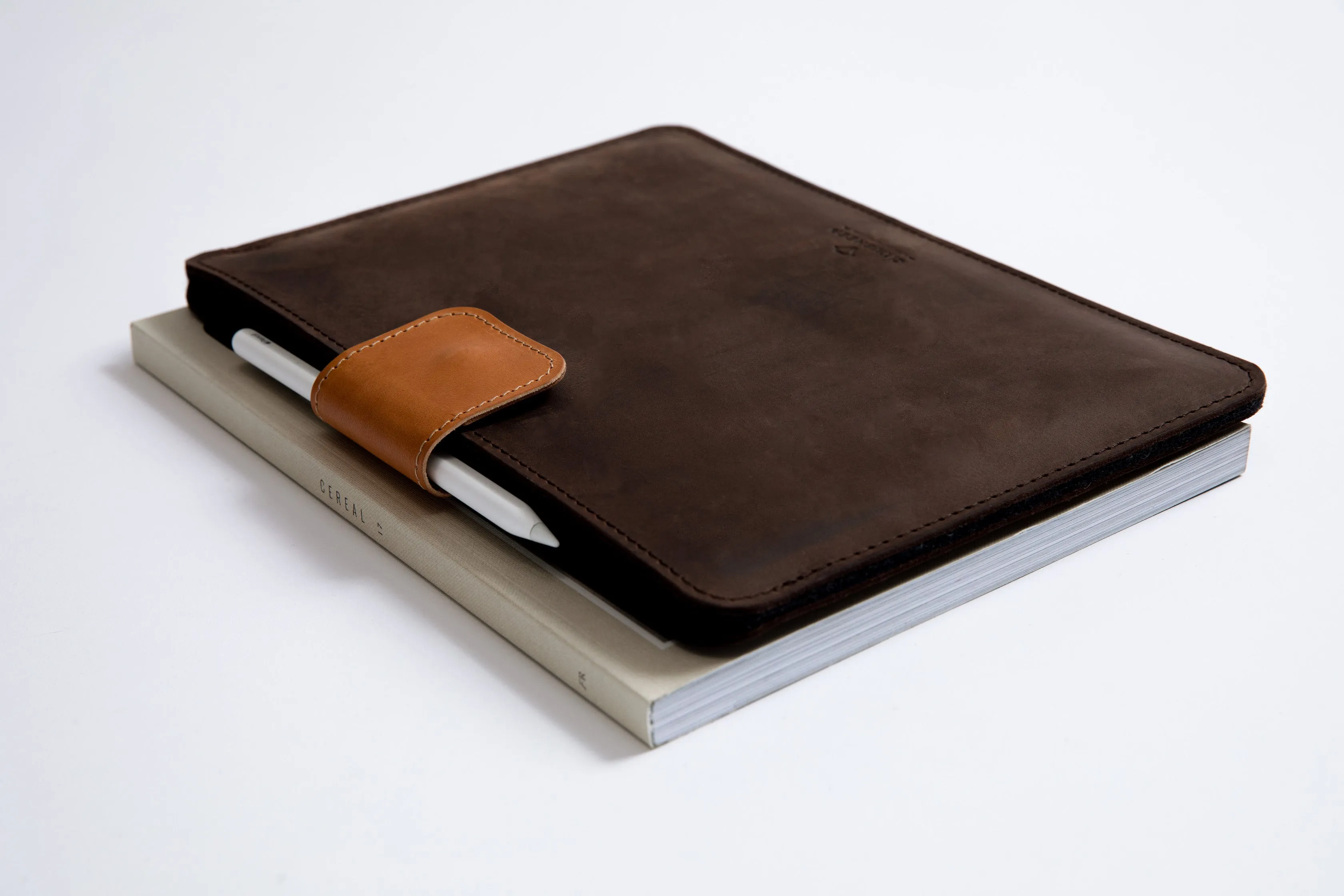 Leather MacBook Sleeve KEEP IT SNUG/ Oak Brown/