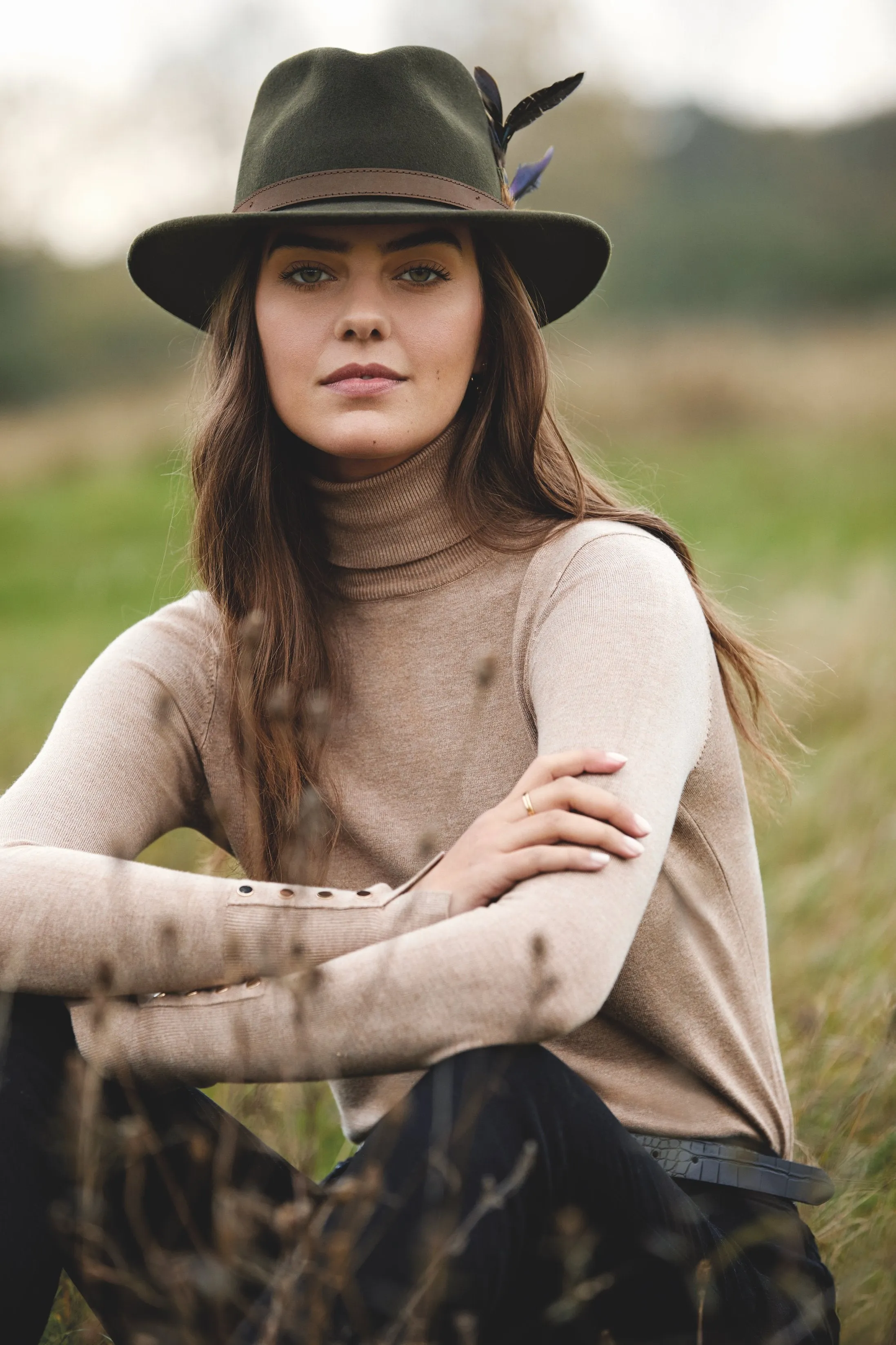 The Suffolk Fedora in Olive Green (Midnight Feather)